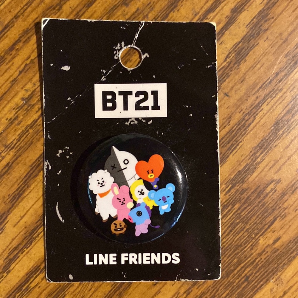 BT21 Line Friends Pins - Picture 5 of 6